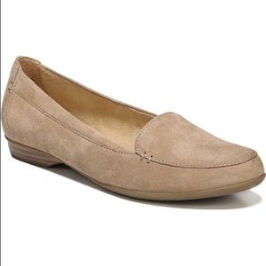 Naturalizer Saban Loafer- Oatmeal